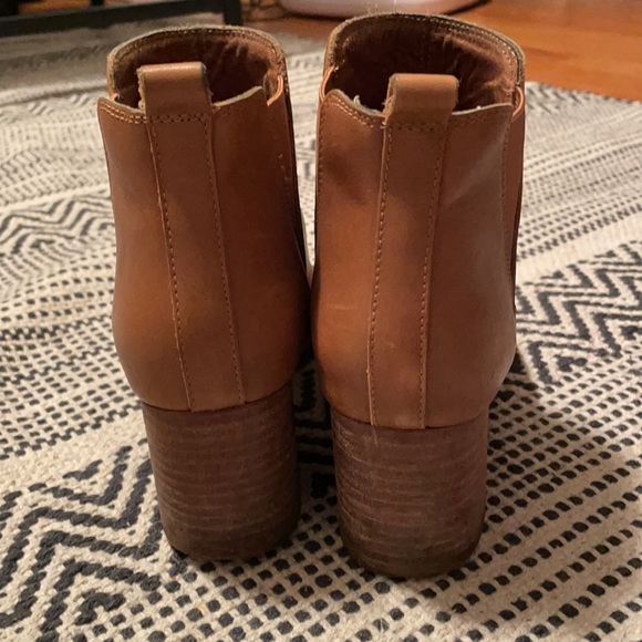 Brown leather ankle boots - Picture 3 of 3